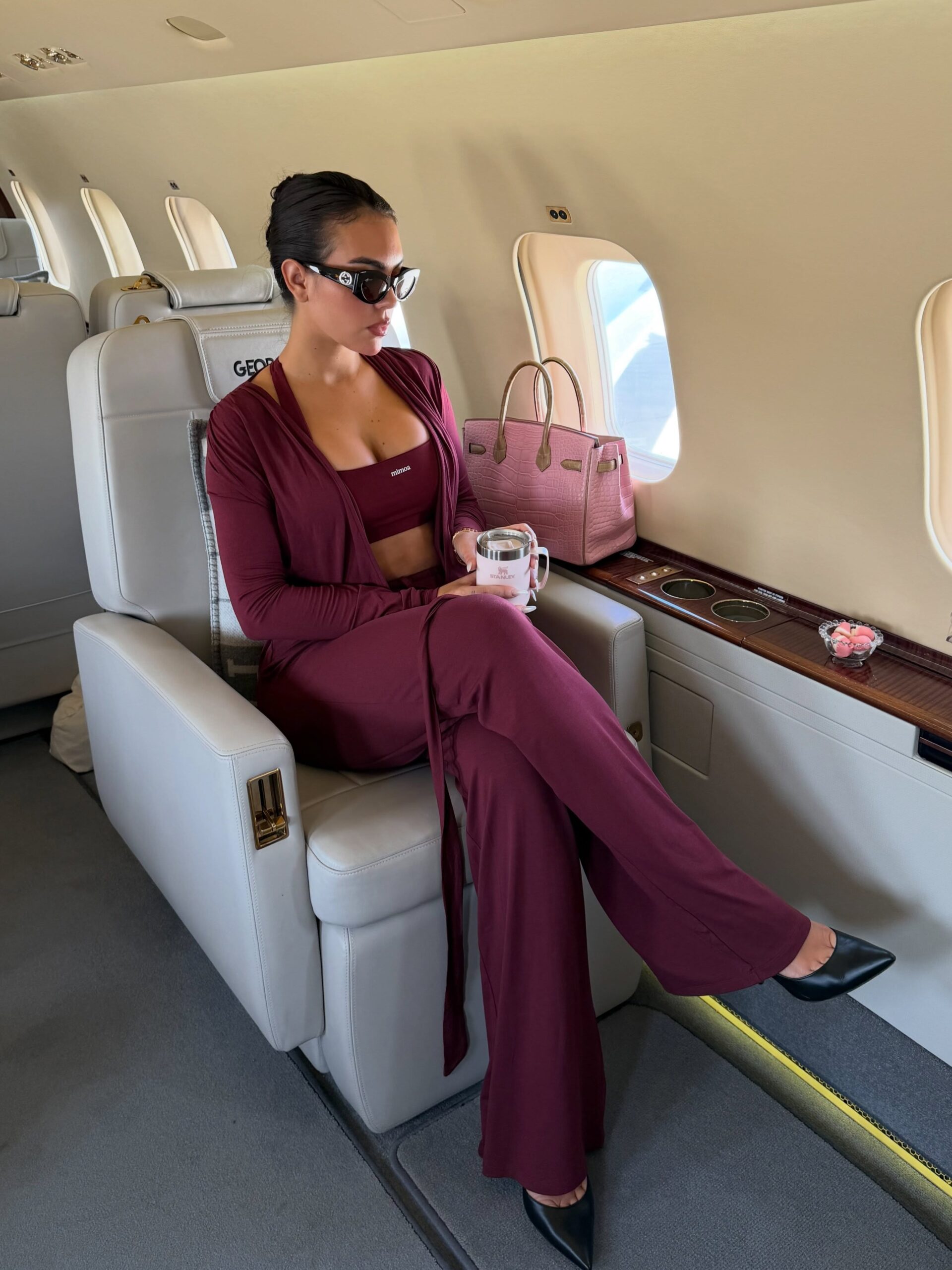 Georgina Rodríguez mostra interior de jatinho da família com Cristiano Ronaldo — Foto: Reprodução/Instagram