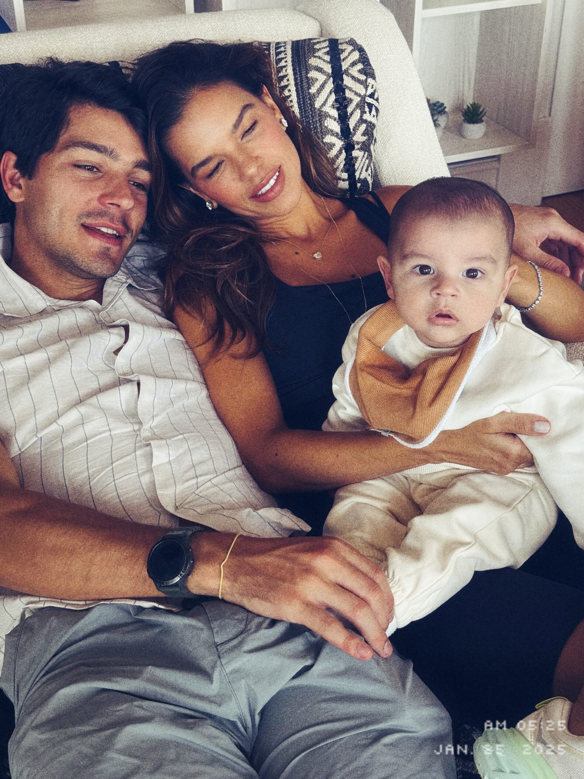 Mariana Rios com o filho e o marido — Foto: Reprodução/Instagram