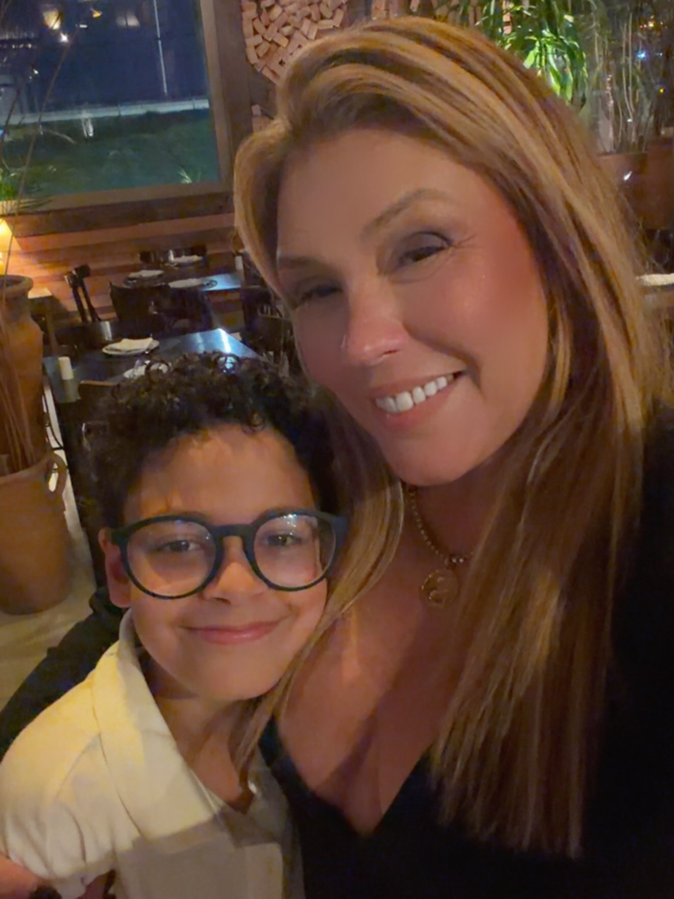 Simony com a família em comemoração intimista do aniversário de 50 anos — Foto: Reprodução/Instagram