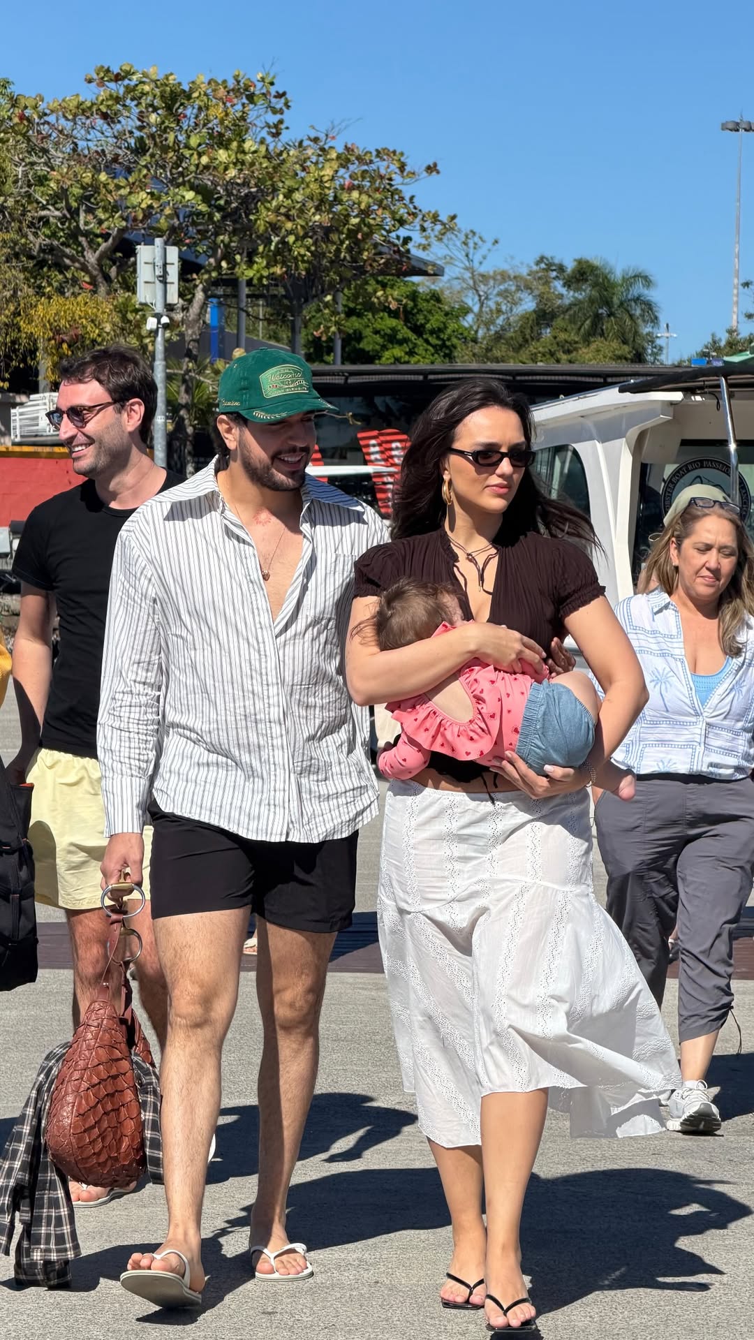 Rafa Kalimann curte passeio de lancha com a filha e amigos no Rio - Foto: Instagram