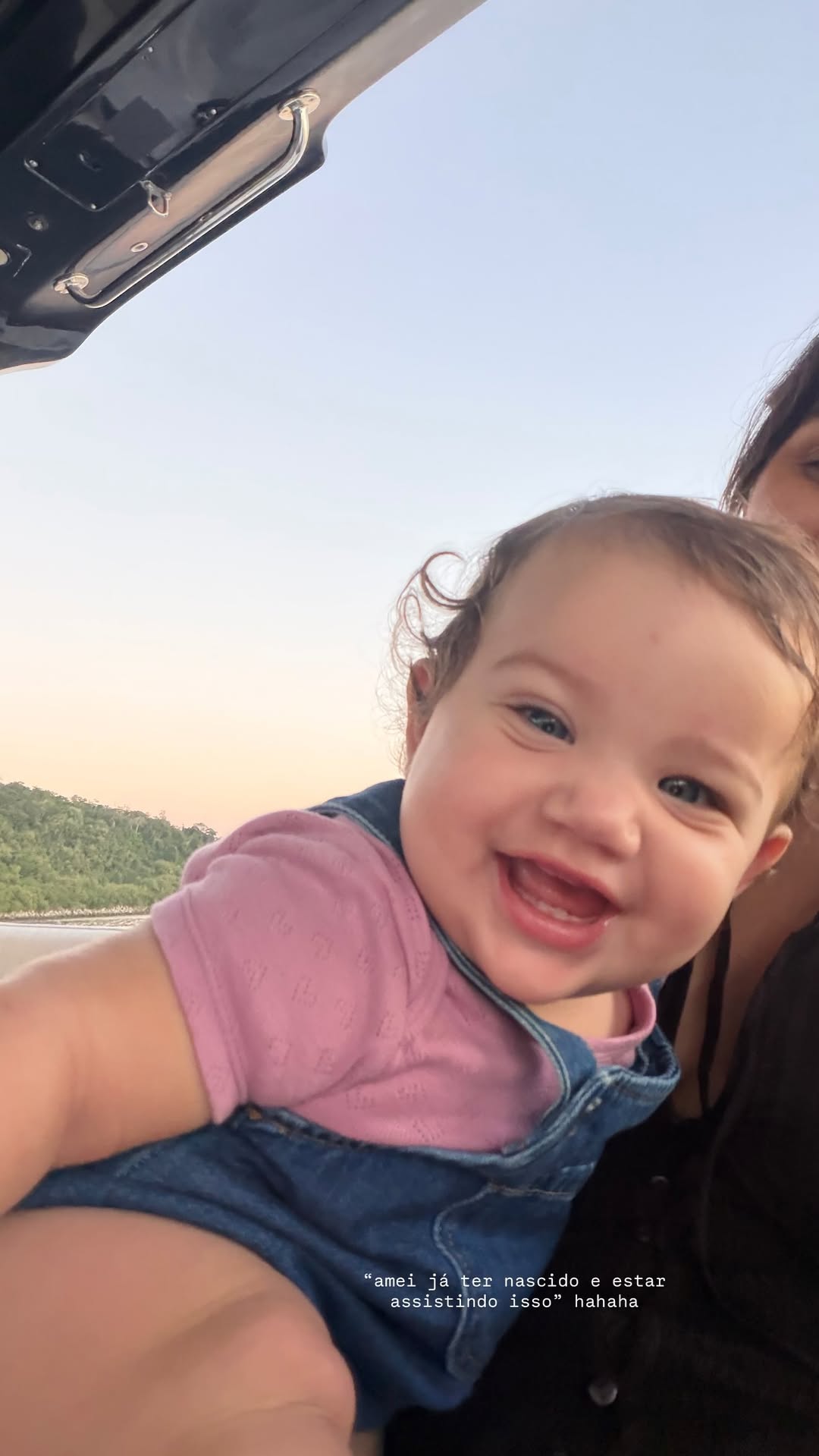 Rafa Kalimann curte passeio de lancha com a filha e amigos no Rio - Foto: Instagram