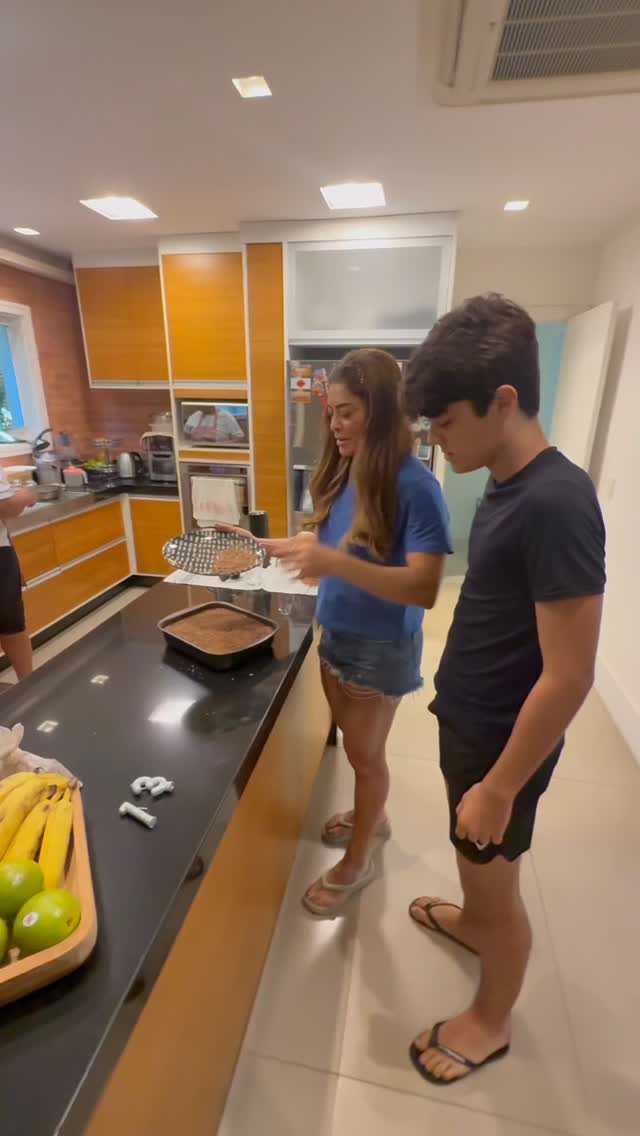 Juliana paes faz bolo para aniversário do filho — Foto: Reprodução/Instagram