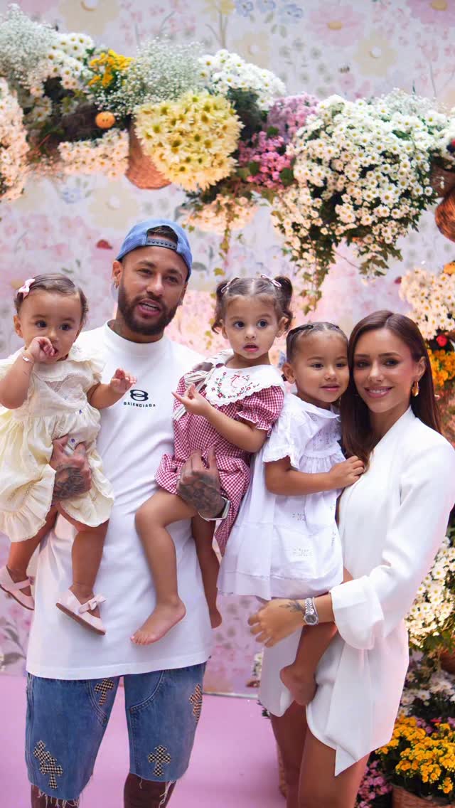 eymar com Bruna Biancardi e as filhas: Helena, Mel e Mavie — Foto: Reprodução/Instagram