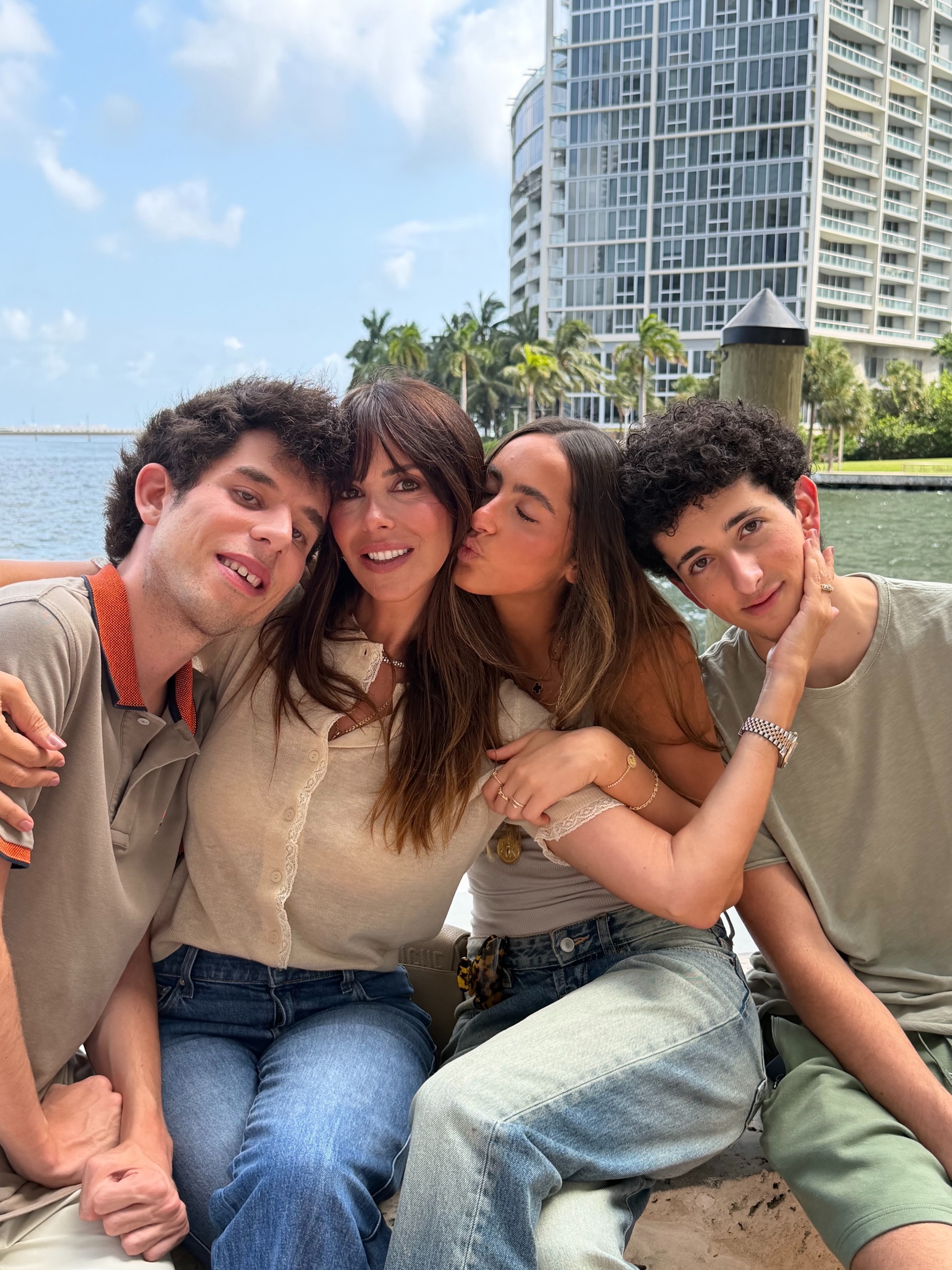 Suzana Gullo com os filhos: Romeo, Donatella e Stefano — Foto: Reprodução/Instagram
