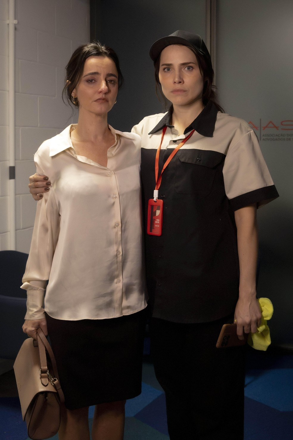 Adriana (Leticia Colin) e Suely (Julia Stockler) em Quem Ama Cuida - Foto: Divulgação / Globo