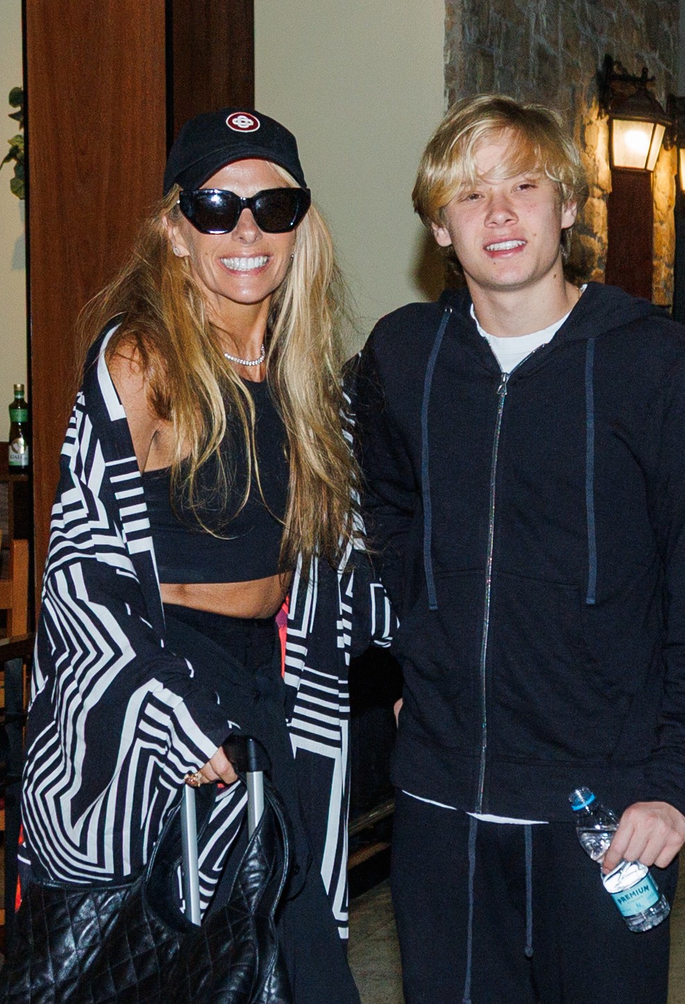 Adriane Galisteu com o filho, Vittorio - Foto: Clayton Felizardo / Brazil News