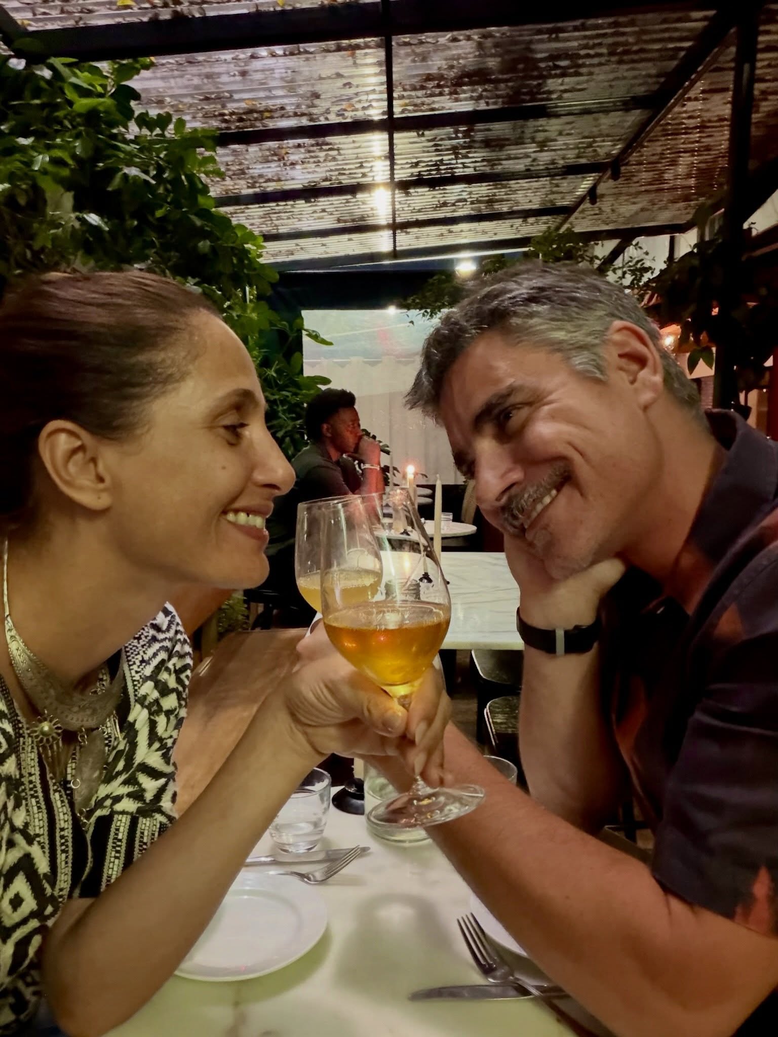 Camila Pitanga com o noivo, Patrick Pessoa - Foto: Reprodução / Instagram @caiapitanga
