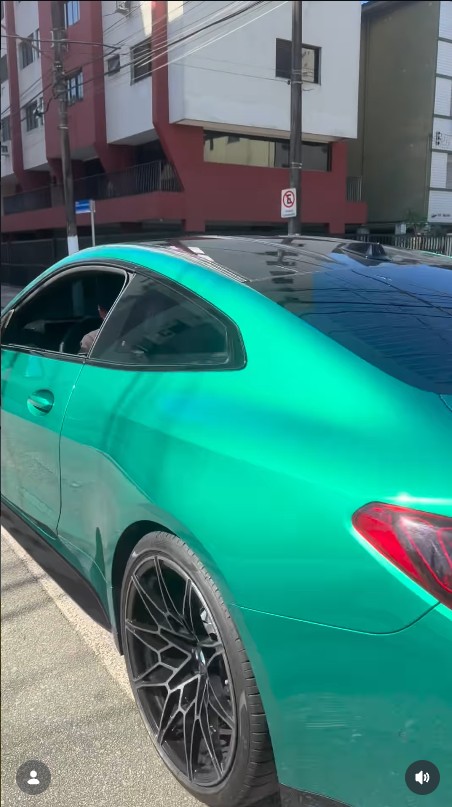 Neymar Jr com sua BMW M4 em Santos - Foto: Reprodução / Instagram @umtoquedeamor013