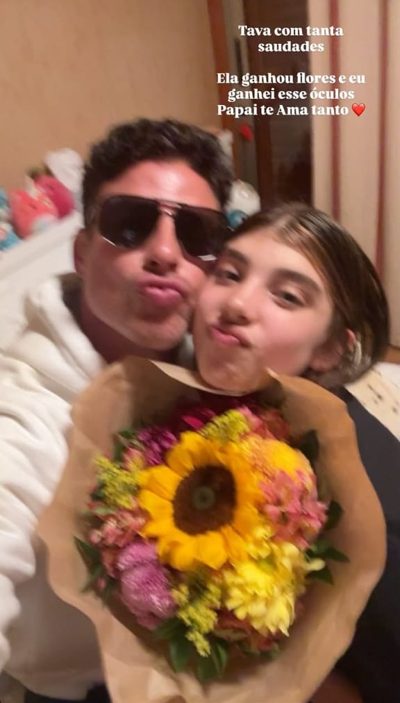 Cauã Reymond com a filha 