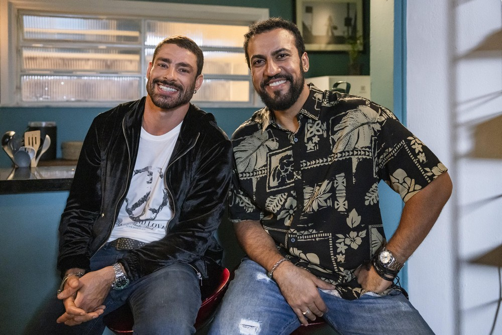 César (Cauã Reymond) e Olavinho (Ricardo Teodoro) em Vale Tudo - Foto: Fábio Rocha/Rede Globo