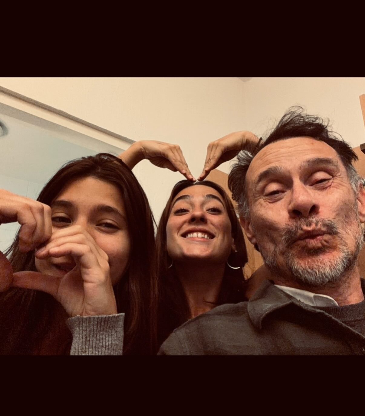 Enrique Diaz com as filhas, Elena e Antônia - Foto: Reprodução / Instagram @enriquediazbrsil