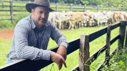 Aos 44 anos, sertanejo João Bosco tem fazenda com centenas de bois