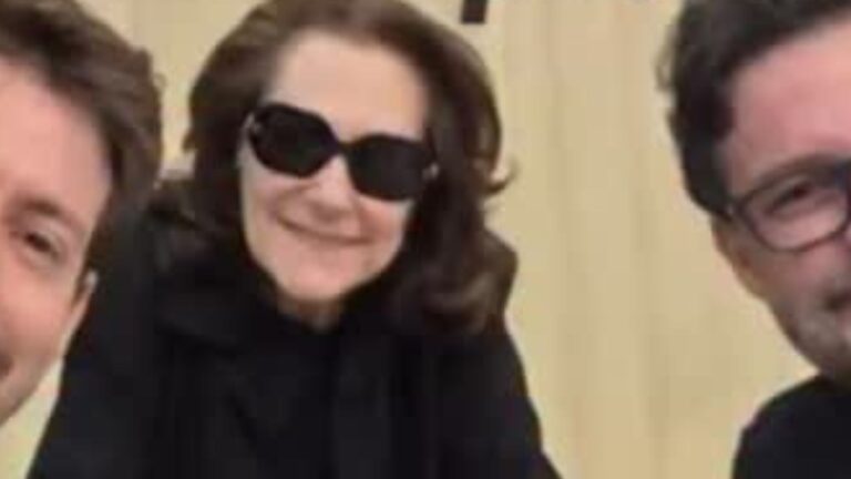 Filhos de Elizabeth Savala roubam a cena em foto rara com a mãe: 'Que lindos'