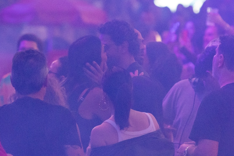 Ivete Sangalo aos beijos