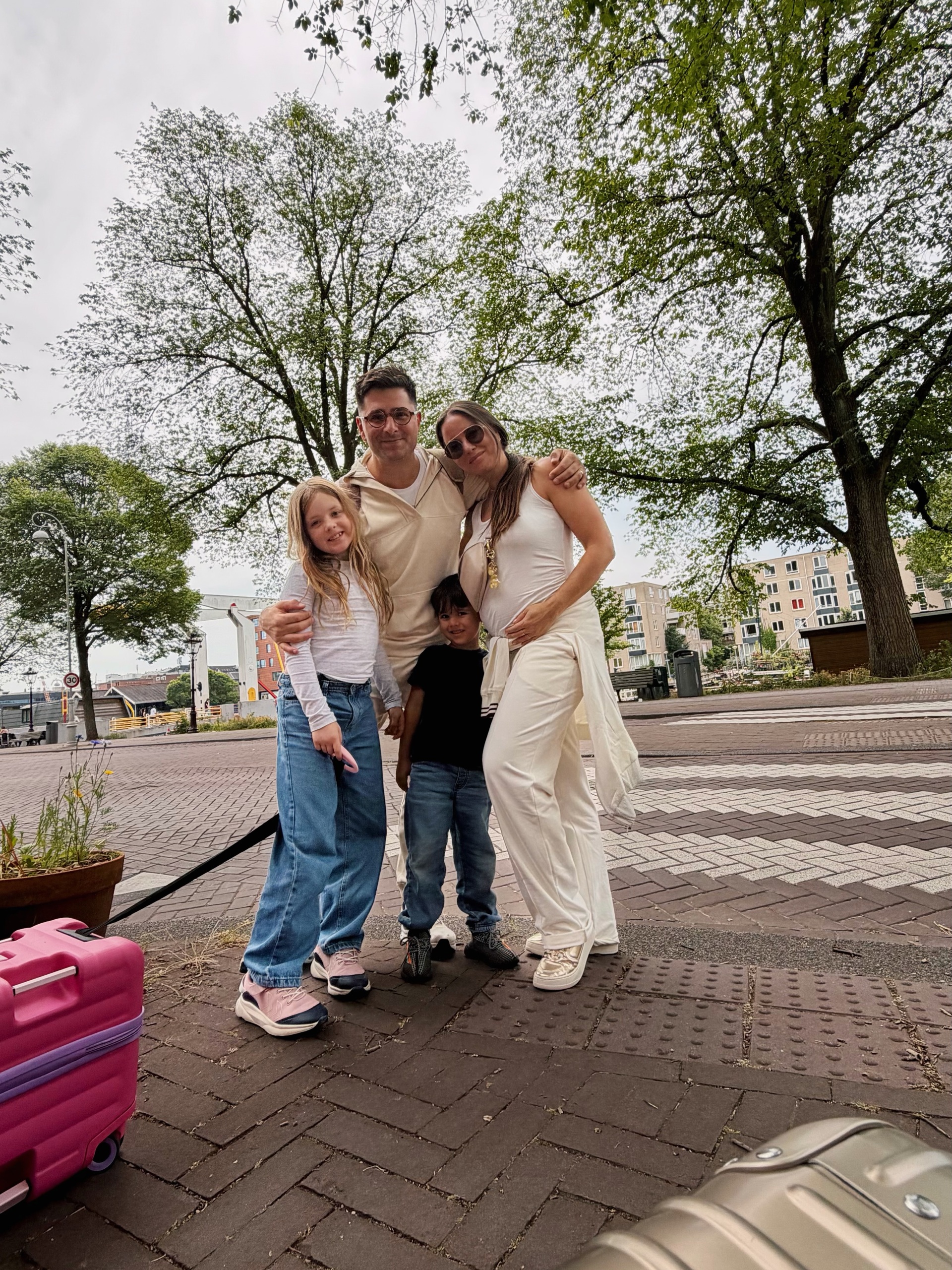 Juliana Goes com o marido e os filhos - Foto: Reprodução / Instagram @jujulianagoes