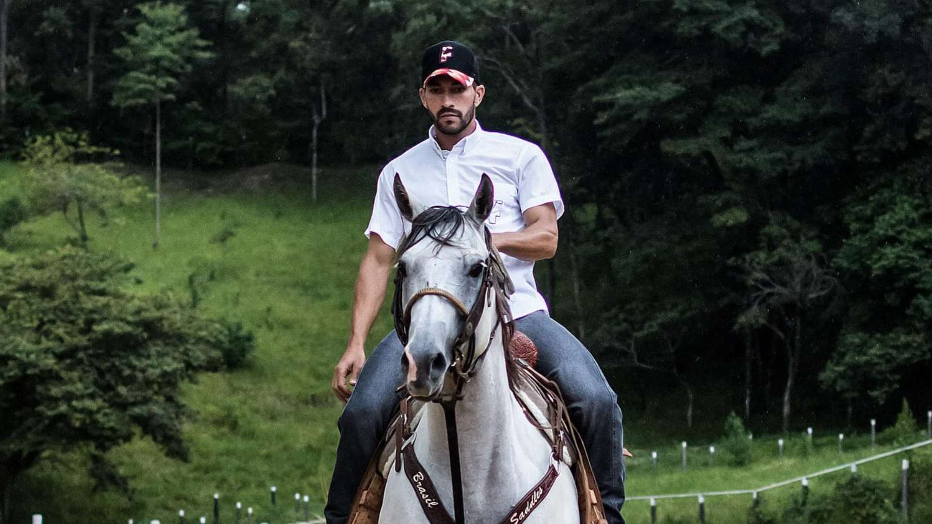 Jogador brasileiro com passagem pelo Real Madrid mant&eacute;m fazenda de luxo com cavalos que podem valer R$ 1 milh&atilde;o
