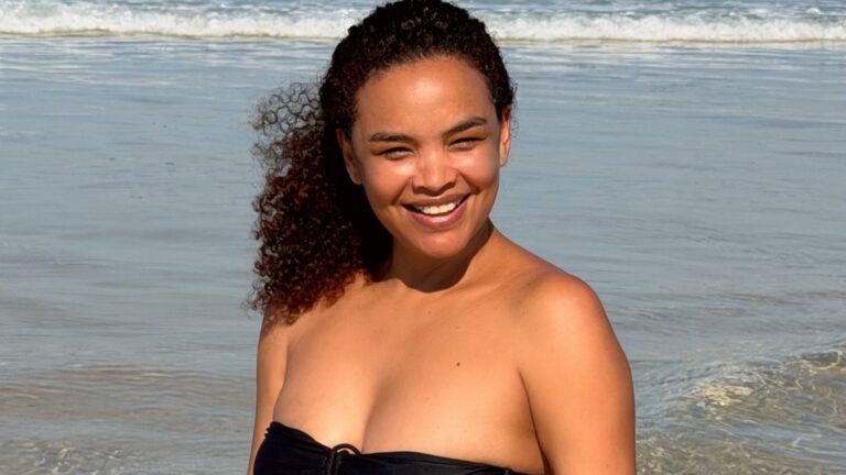 Grávida pela segunda vez, Lucy Ramos exibe barriguinha em dia de praia com a família