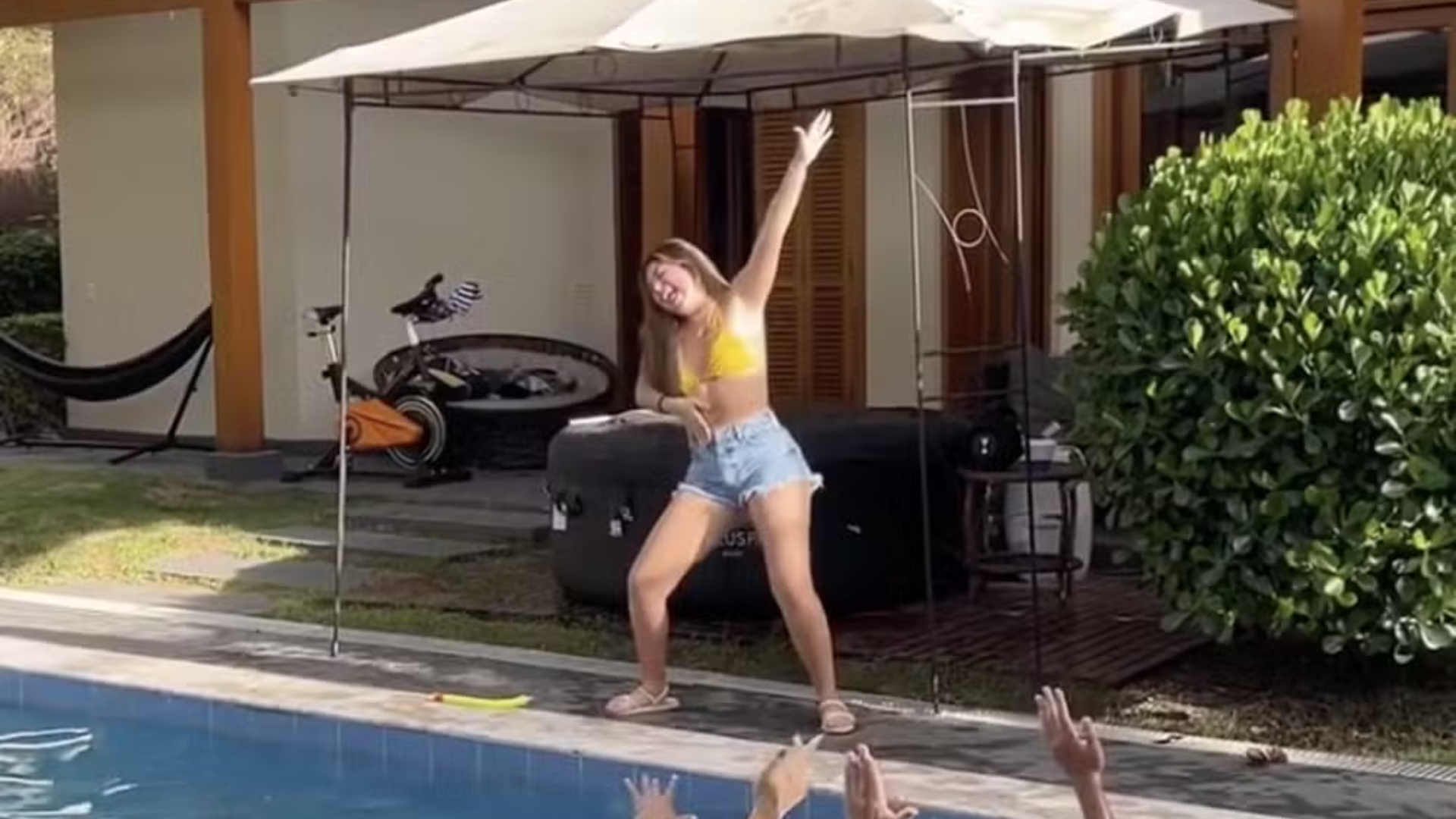 Mari Menezes