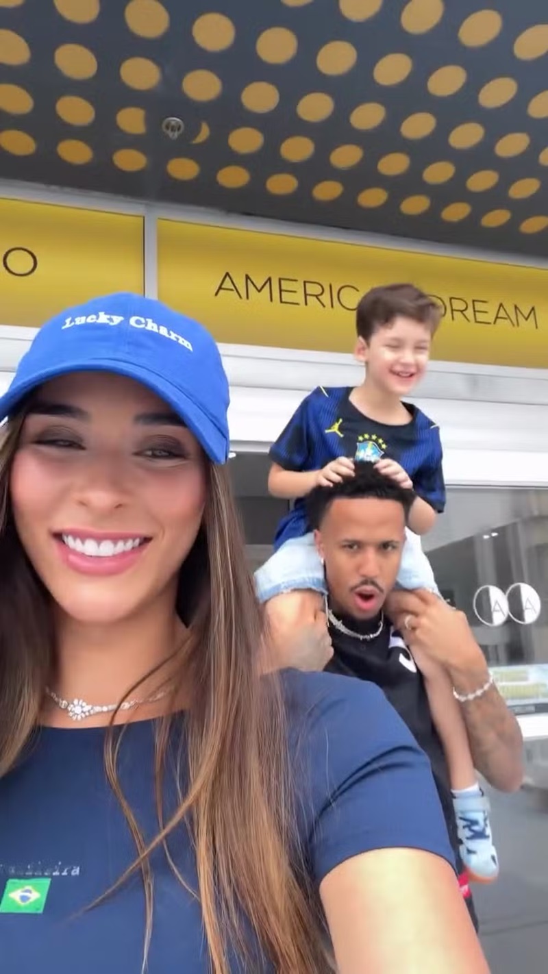 Tainá Militão com o marido, Éder, e o filho, Matteo — Foto: Reprodução/ Instagram