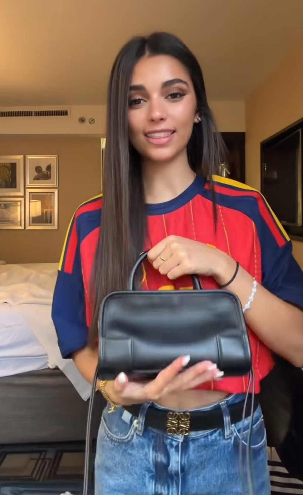 Inés Garcia, namorada de Lamine Yamal, mostra look para a final da Copa do Mundo - Foto: Reprodução / TikTok @inesitii