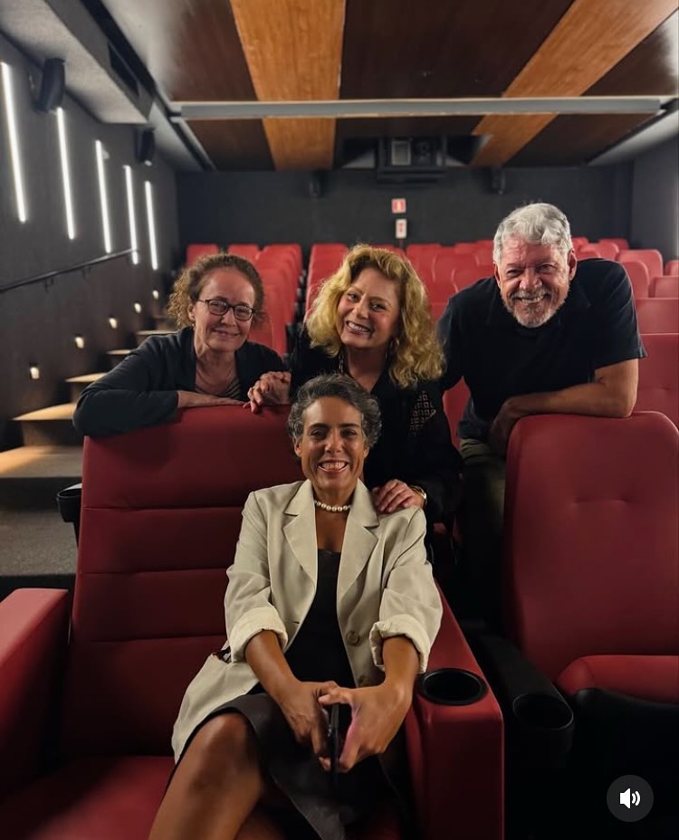 Renée de Vielmond com amigos em 2024 - Foto: Reprodução / Instagram @verafischer
