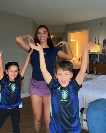 Tainá Militão com os filhos — Foto: Reprodução/ Instagram