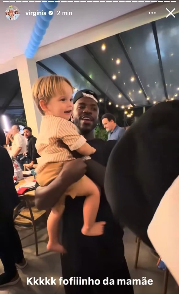 Vini Jr com o filhos caçula de Virginia - Foto: Reprodução / Instagram @virginia 