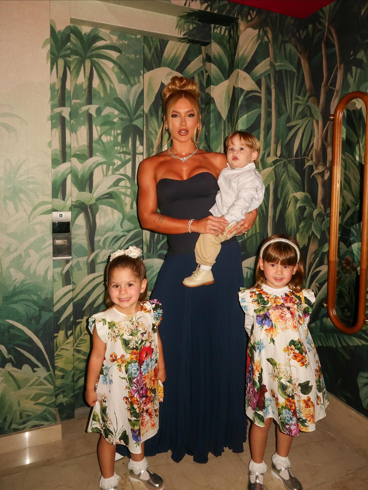 Virginia Fonseca com os filhos em seu apartamento em São Paulo - Reprodução / Instagram @virginia