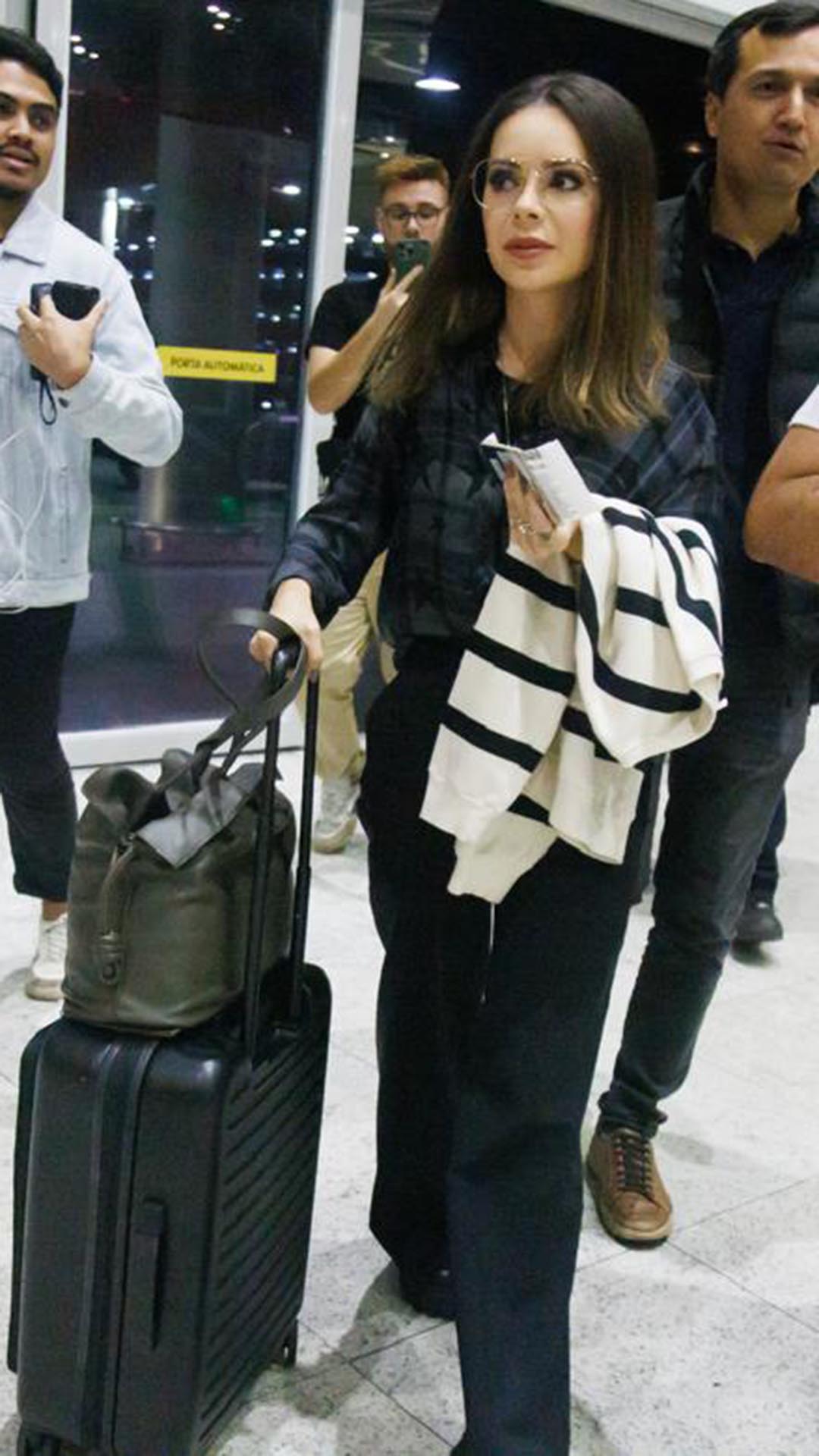 Sandy no aeroporto - Foto: Brazil News