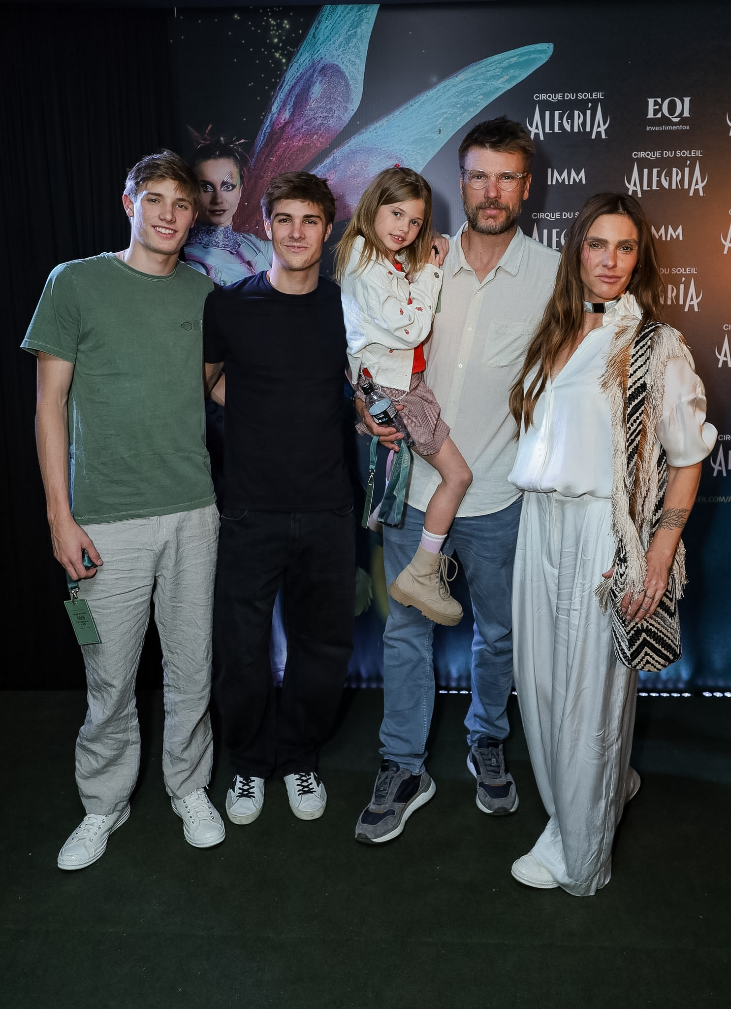 Fernanda Lima e Rodrigo Hilbert com os filhos - Foto: Clayton Felizardo/ Brazilnews