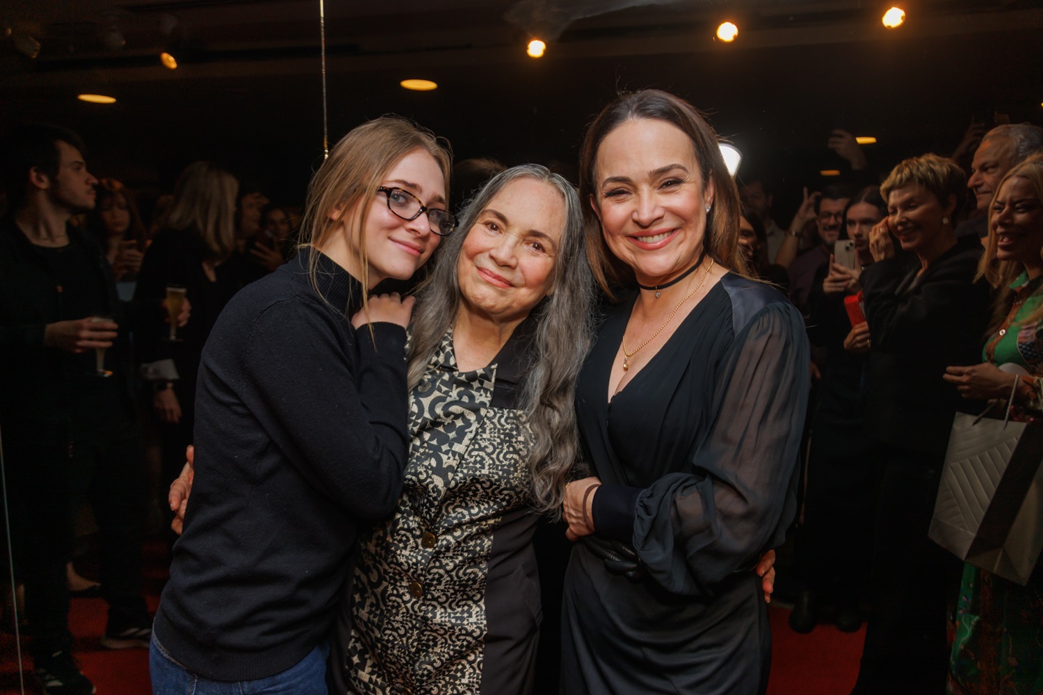 Manuela Goldflus, Regina Duarte e Gabriela Duarte — Foto: Patricia Devoraes/BrazilNews