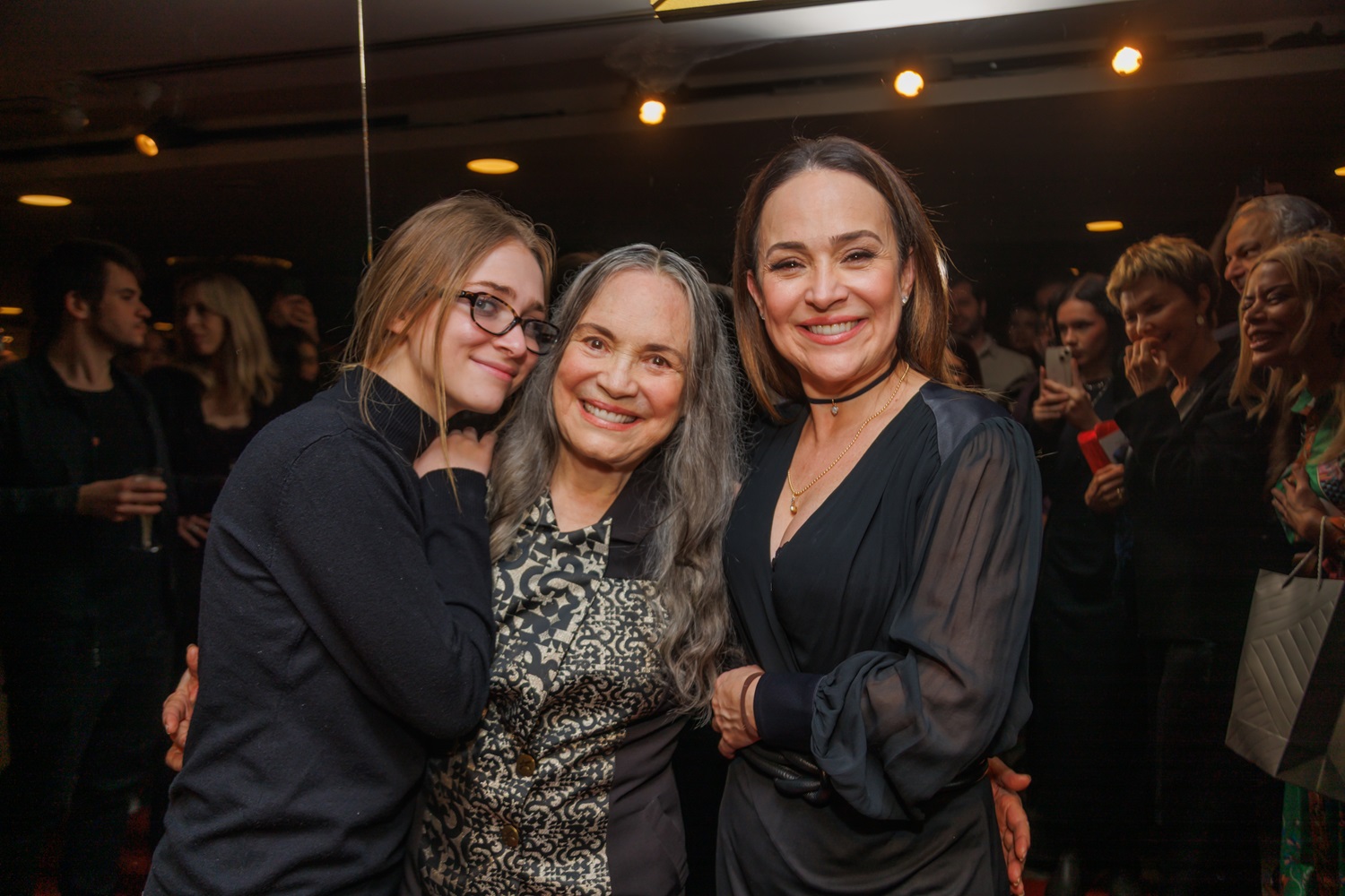 Manuela Goldflus, Regina Duarte e Gabriela Duarte — Foto: Patricia Devoraes/BrazilNews