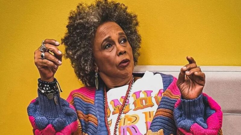 Com mais de 40 anos de carreira, Sandra Sá recusa namoro falso com jogador e constrói legado histórico