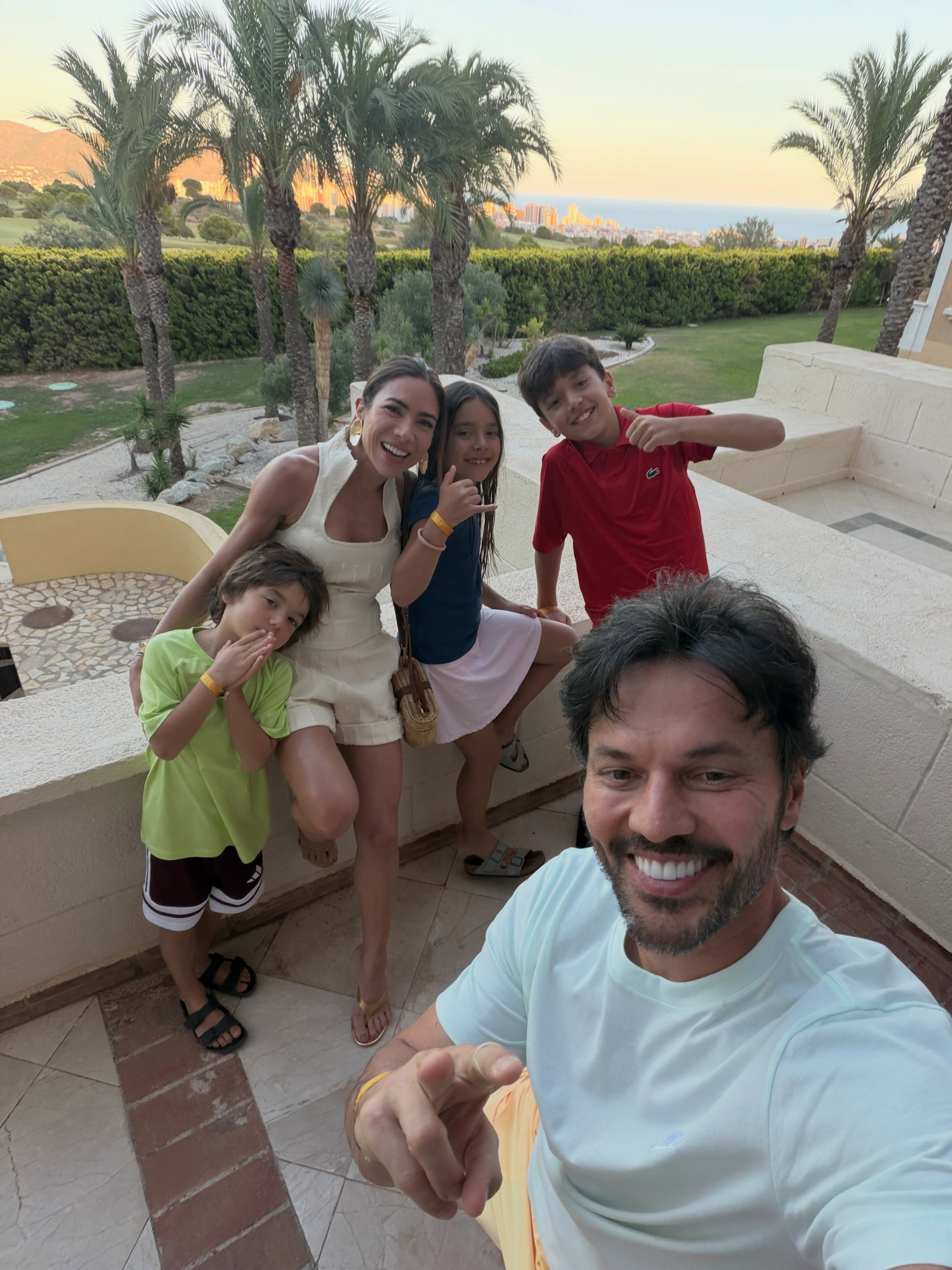 Patricia Abravanel e Fábio Faria e os filhos — Foto: Reprodução/ Instagram @patriciaabravanel