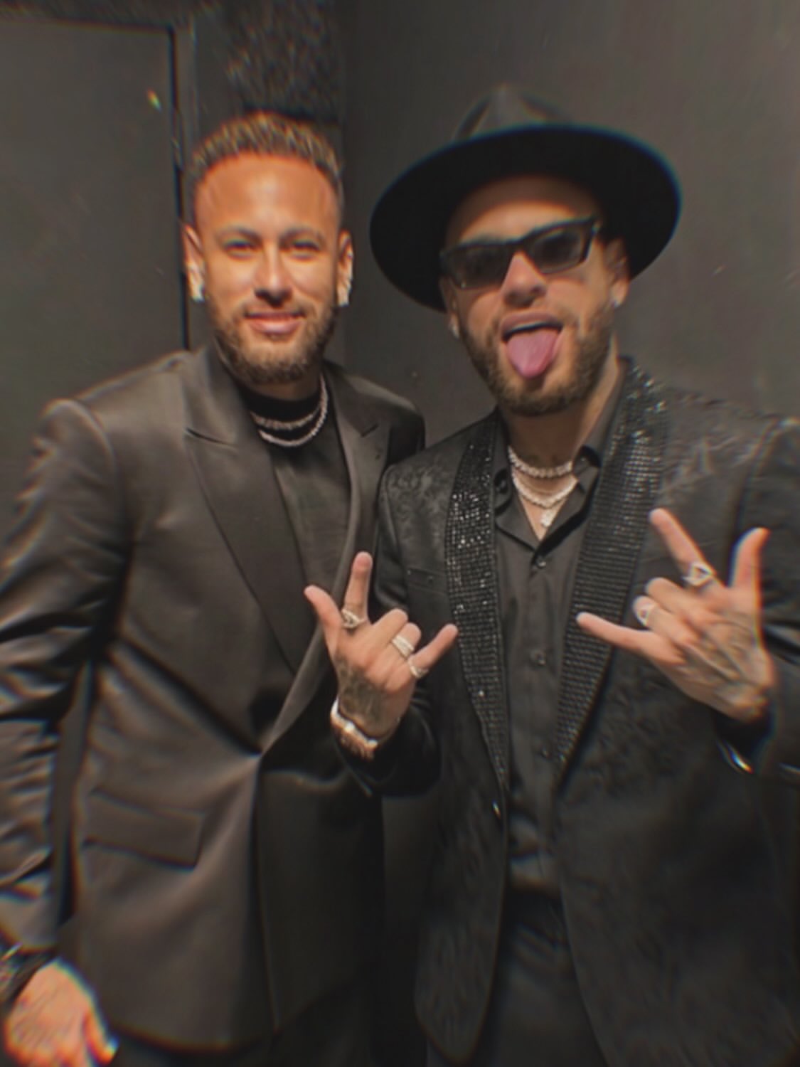 Sósia de Neymar posa com o jogador — Foto: Reprodução/Instagram