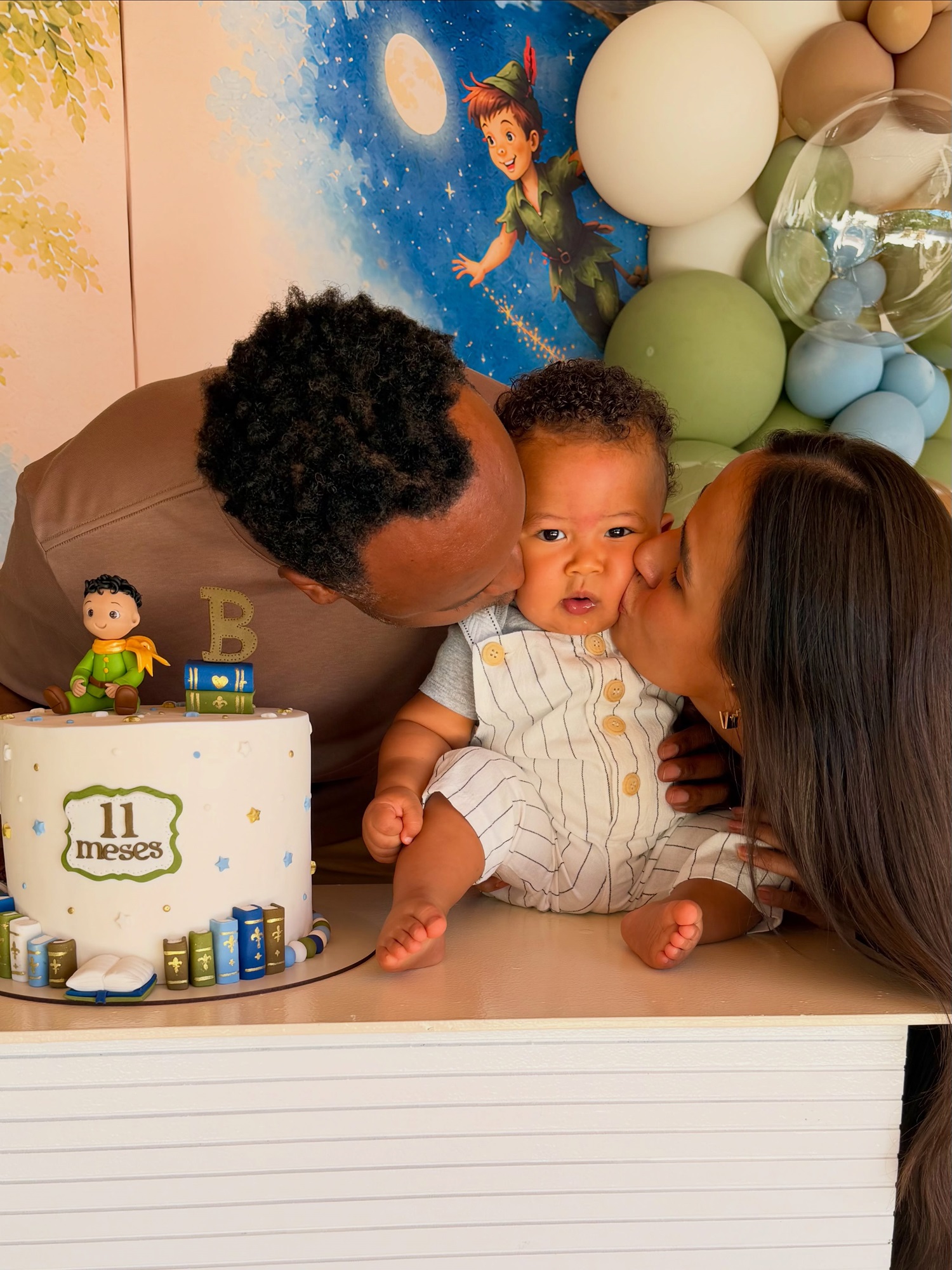 Carol Peixinho e Thiaguinho celebram os 11 meses de Bento — Foto: Reprodução/Instagram