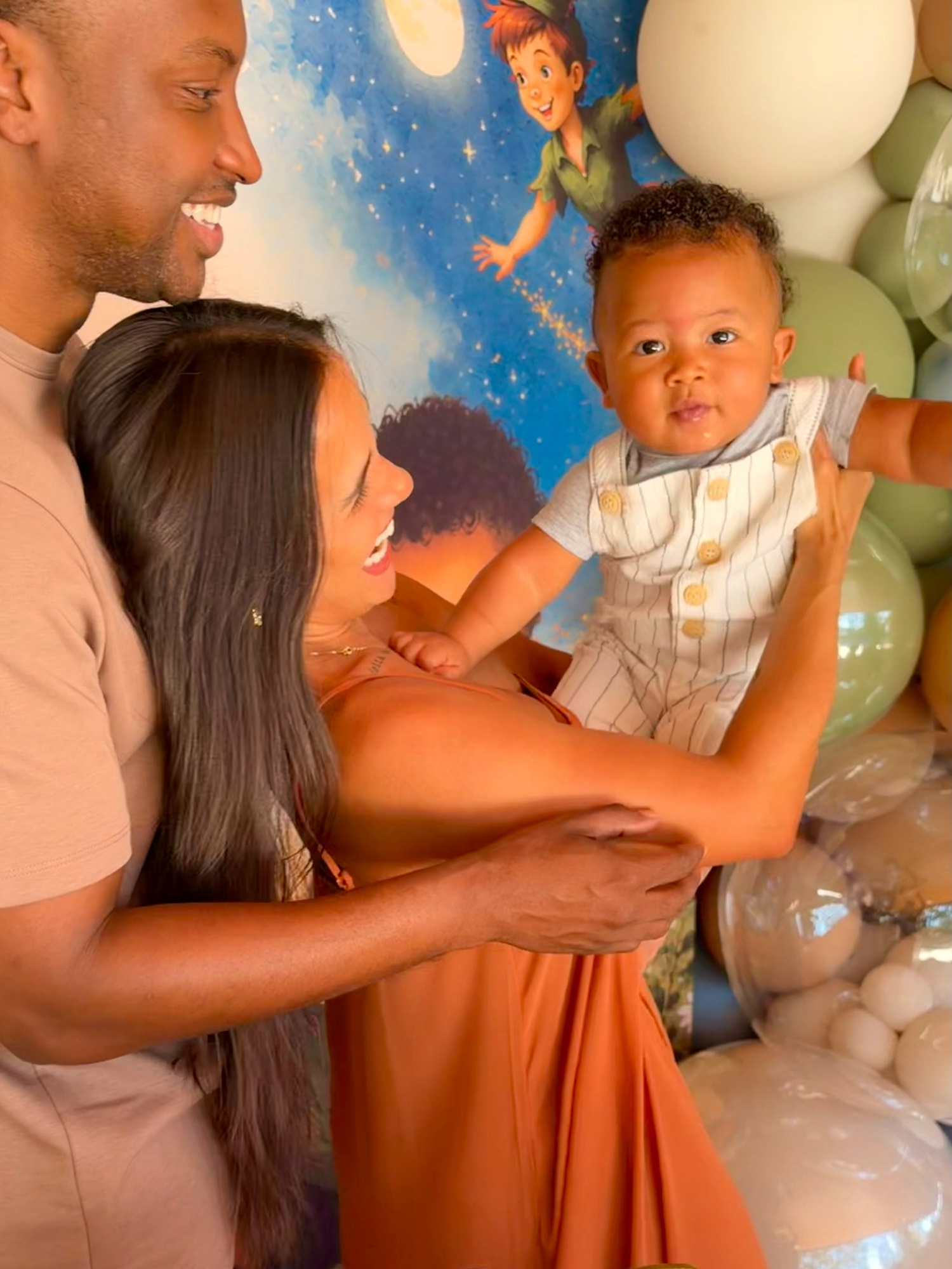 Carol Peixinho e Thiaguinho celebram os 11 meses de Bento — Foto: Reprodução/Instagram