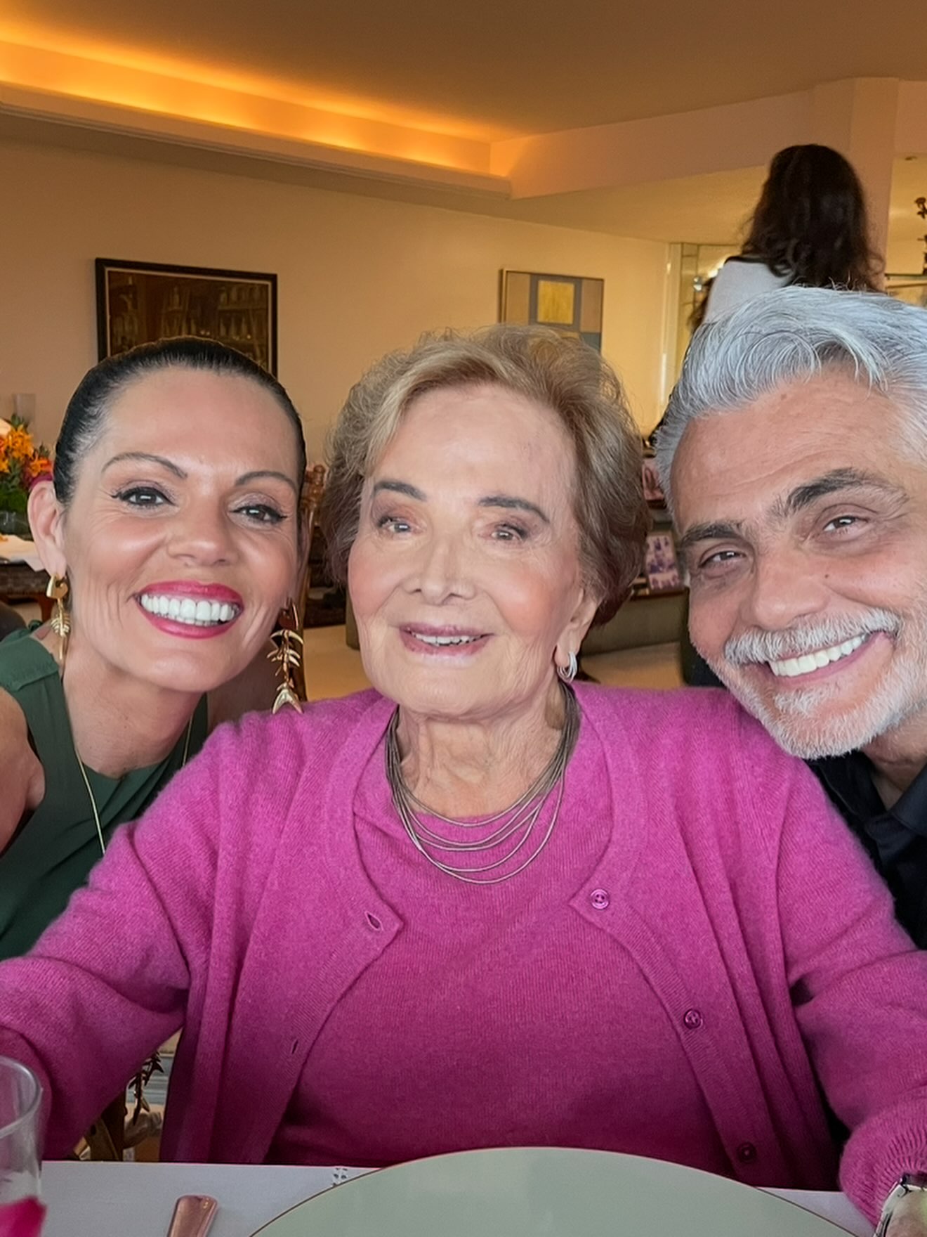 Tarcísio Filho, Mocita Fagundes e Gloria Menezes - Foto: Reprodução / Instagram @mocitafagundes_oficial