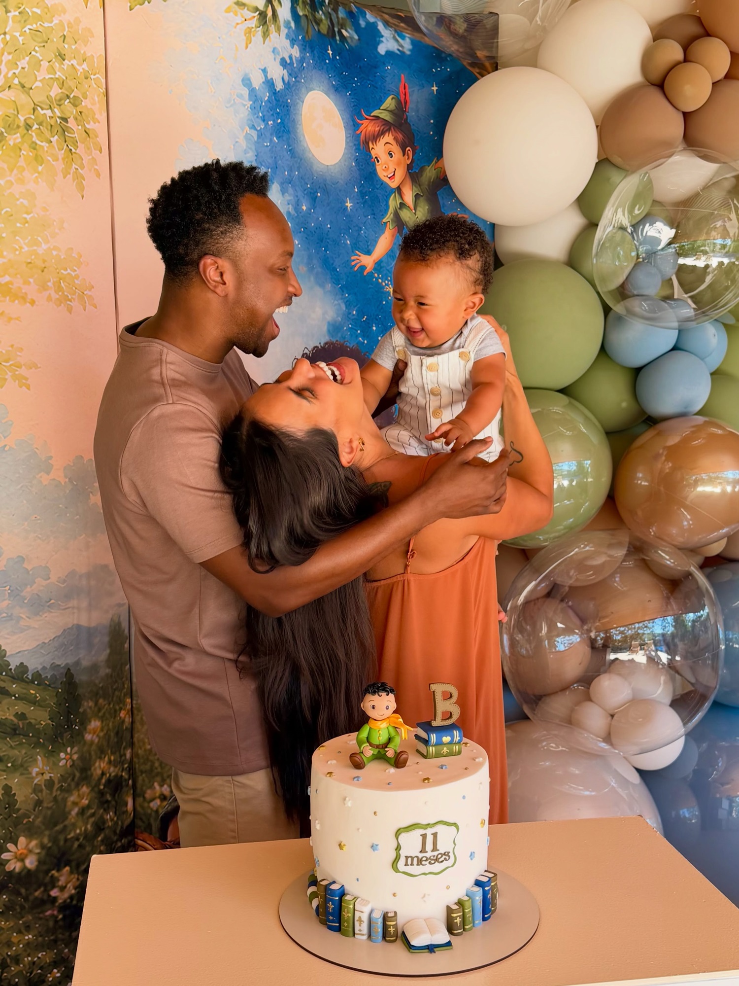 Carol Peixinho e Thiaguinho celebram os 11 meses de Bento — Foto: Reprodução/Instagram
