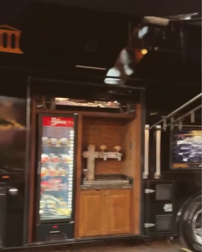 Andressa Suita mostrou detalhes do trailer de luxo de Gusttavo Lima em Barretos - Foto: Reprodução/Instagram