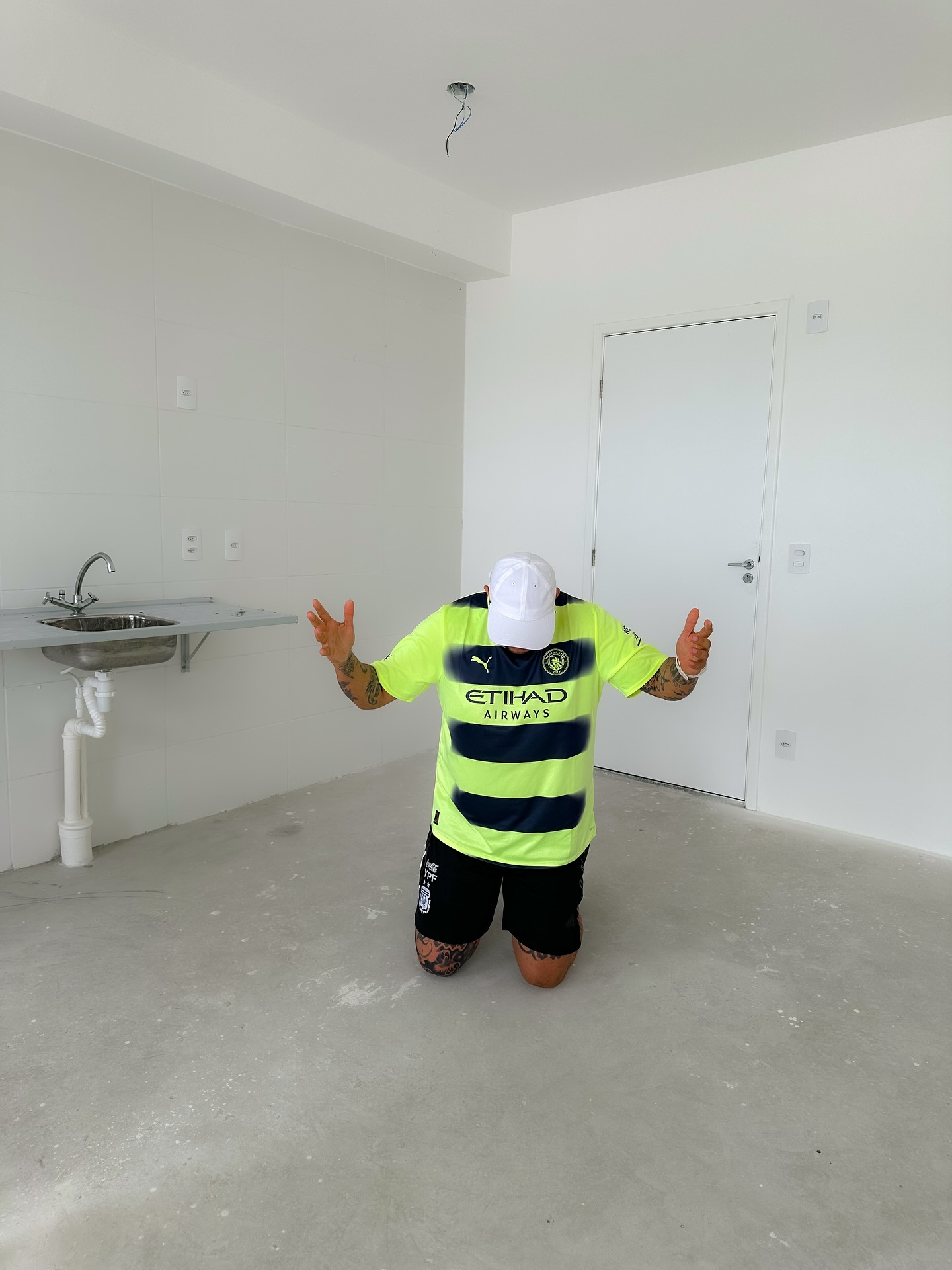MC Binn é dono de um apartamento no litoral de São Paulo - Foto: Reprodução / Instagram @mcbinn 