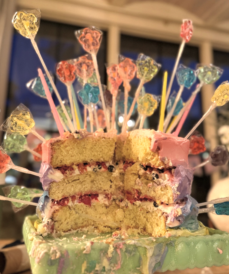 Blake Lively faz seu próprio bolo de aniversário - Foto: Reprodução / Instagram