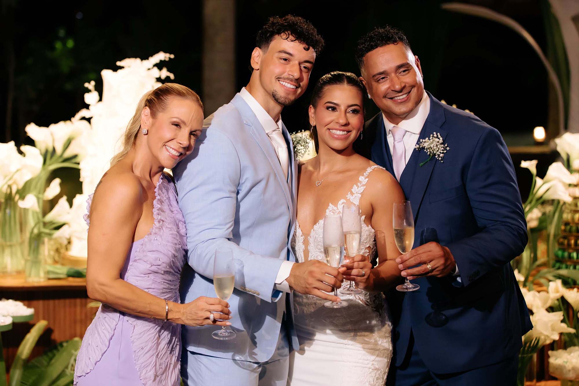Carla Perez no casamento do filho, Victor Alexandre - Foto: Reprodução / Instagram; @andre_assis