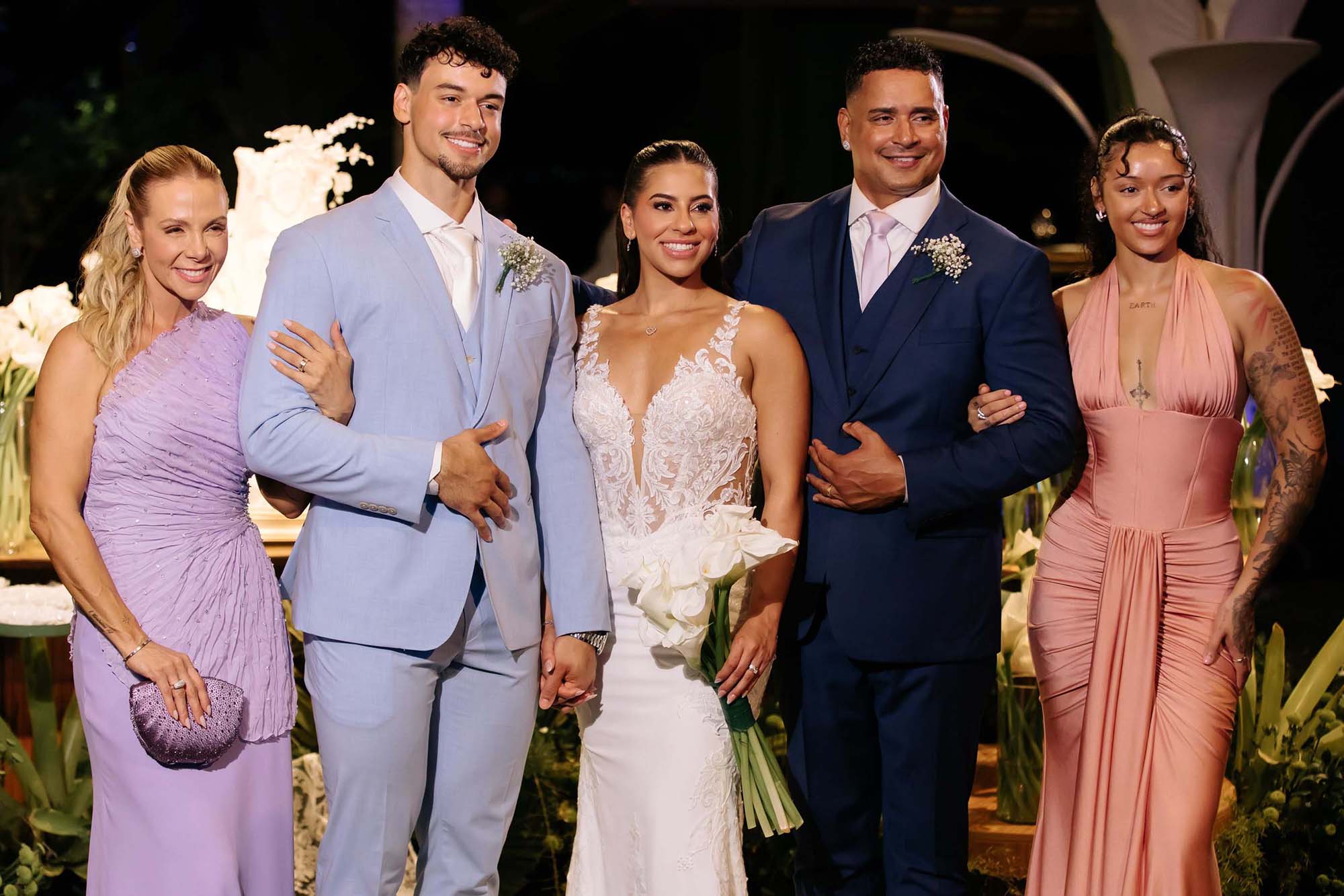 Carla Perez no casamento do filho, Victor Alexandre - Foto: Reprodução / Instagram; @andre_assis