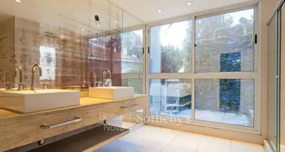 Casal de Gal Costa no Jardim Europa, em São Paulo - Foto: Bossa Nova Sotheby's International Realty