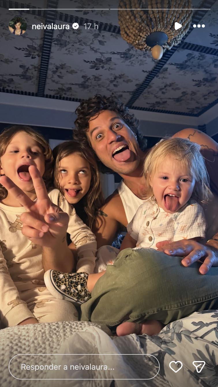 Chay Suede com os três filhos - Foto: Reprodução / Instagram