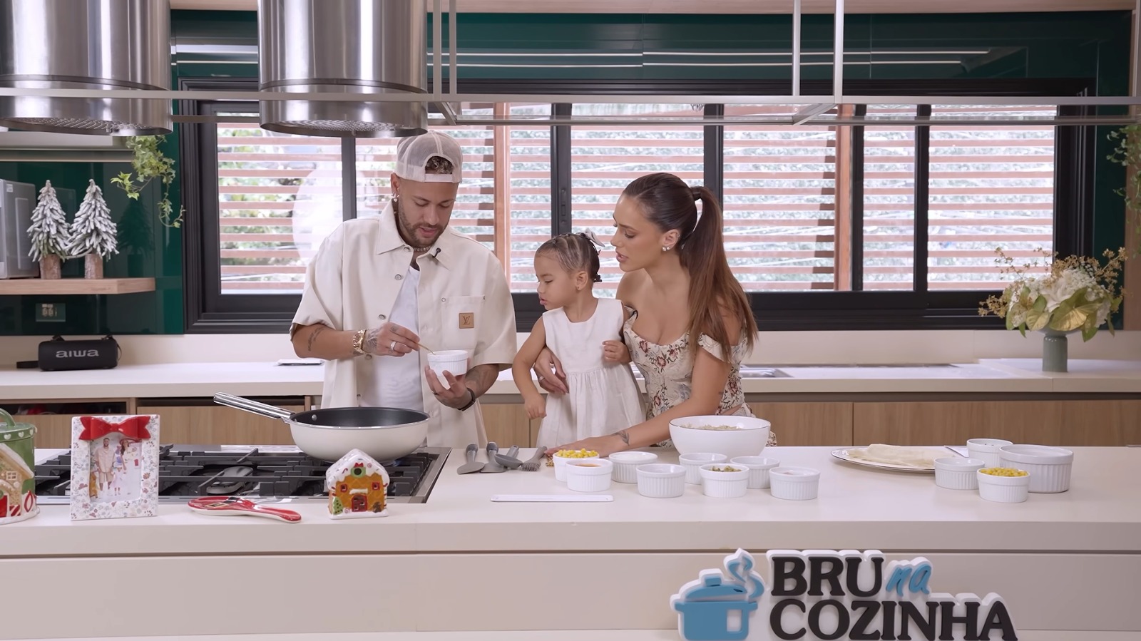 Cozinha da mansão de Bruna Biancardi e Neymar Jr em Santos - Foto: Reprodução / YouTube / Bruna Biancardi