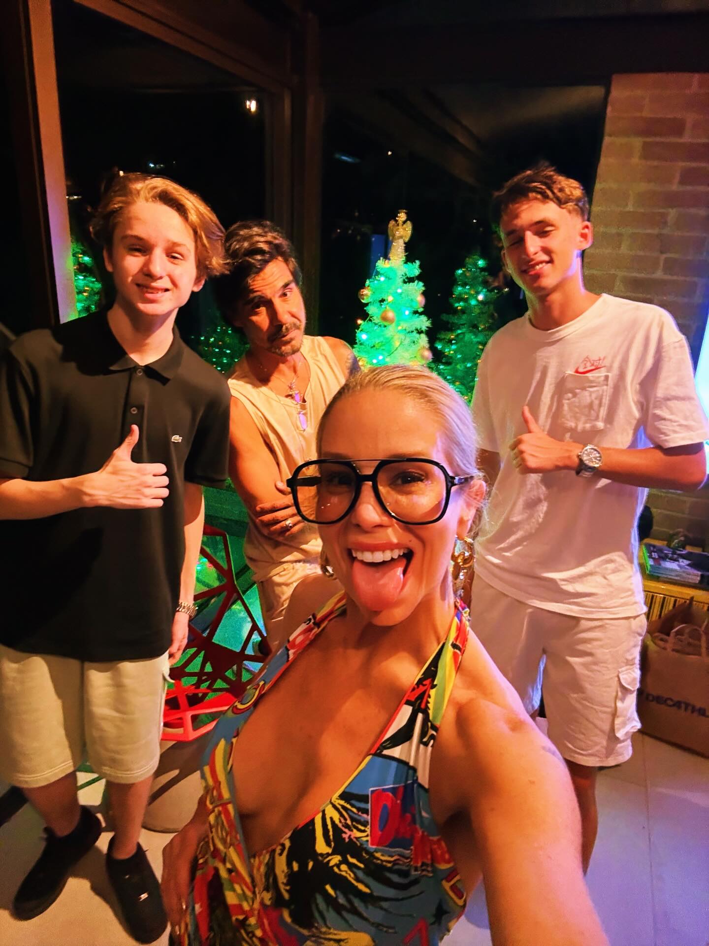 Danielle Winits com o marido, André Gonçalves, e os filhos - Foto Reprodução / Instagram @lawinits 
