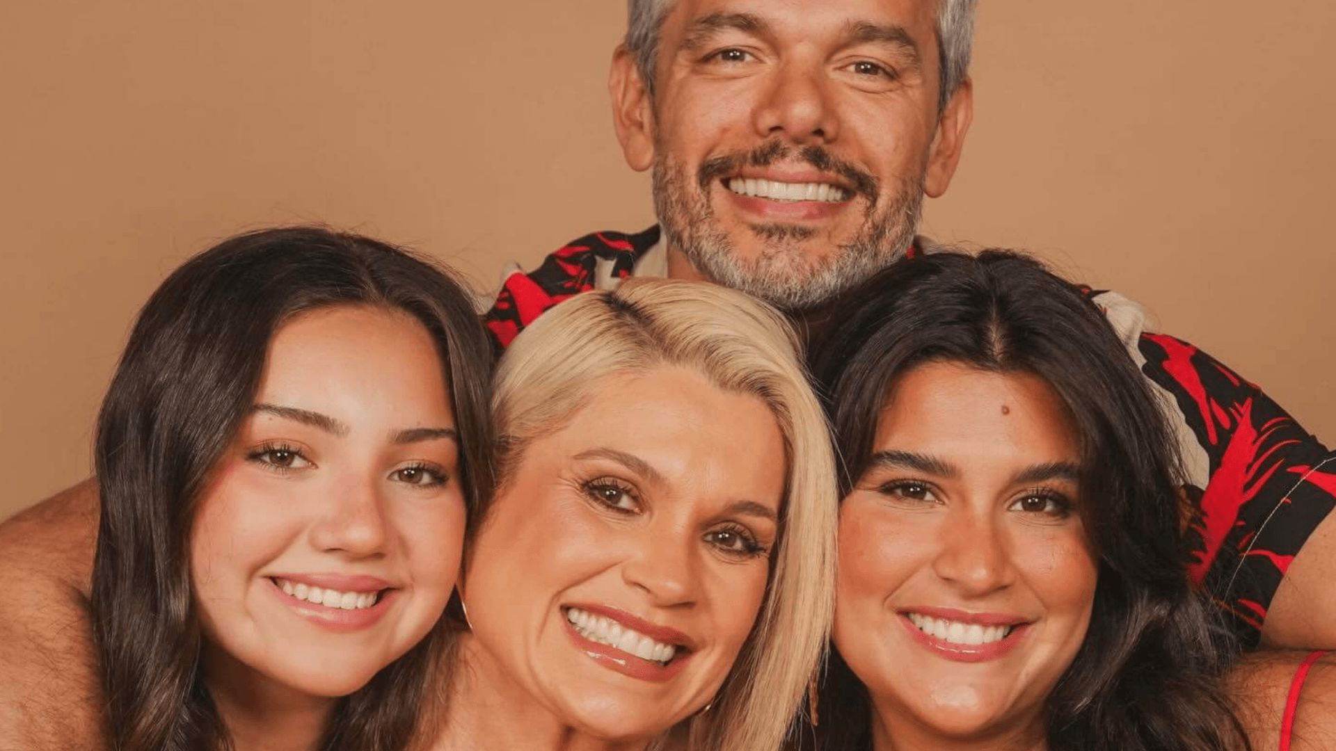 Otaviano Costa e família