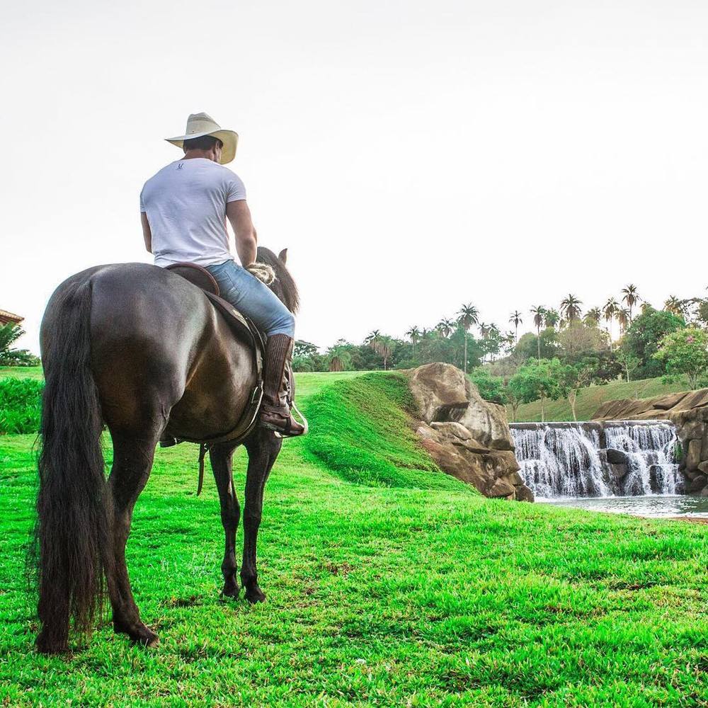 Eduardo Costa em sua fazenda em Minas Gerais - Foto: Reprodução / Instagram @eduardocosta 